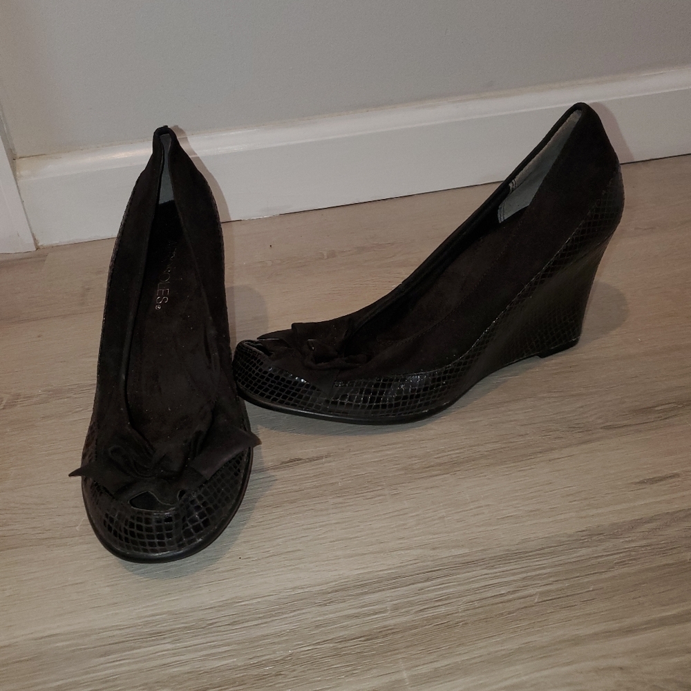 Women's Aerosoles peeptoes wedge size 8.5